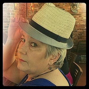 Meet your Posher, Leslie